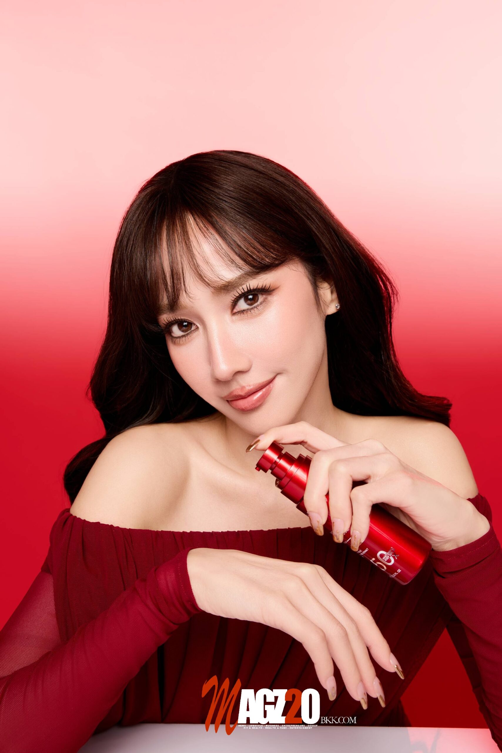 The Elf เขย่าสมรภูมิตลาดความงามไทยคว้าตัวแม่ “อั้ม พัชราภา” นั่งแท่นพรีเซ็นเตอร์